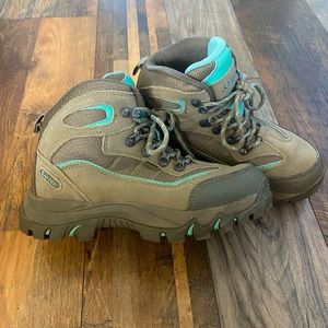 Girls/Womens 5.5 Hiking Boots